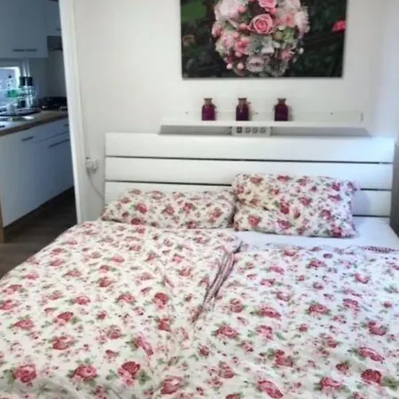 Meise By Interhome Appartement Wervershoof